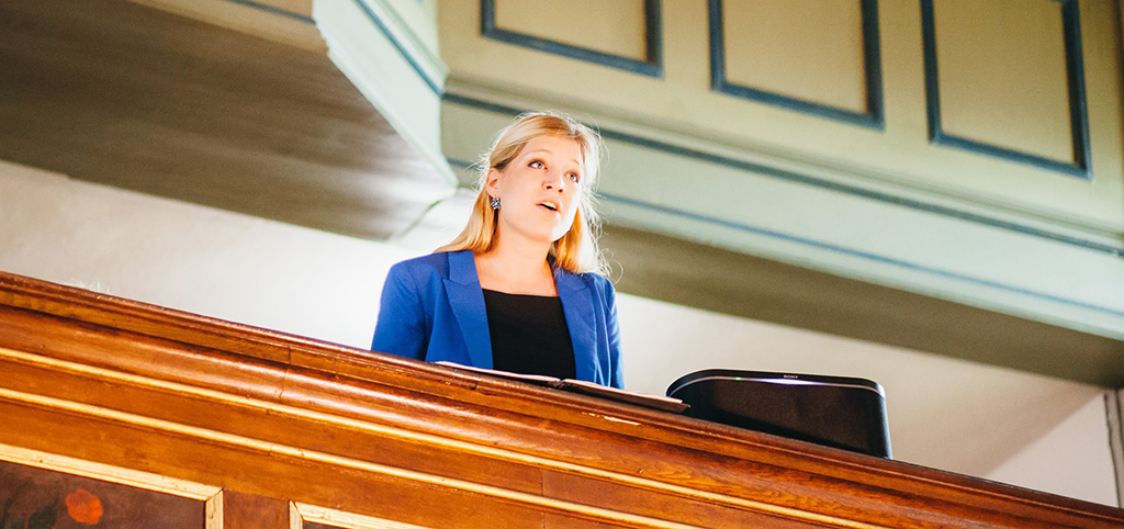 Professioneller Livegesang während einer Trauung