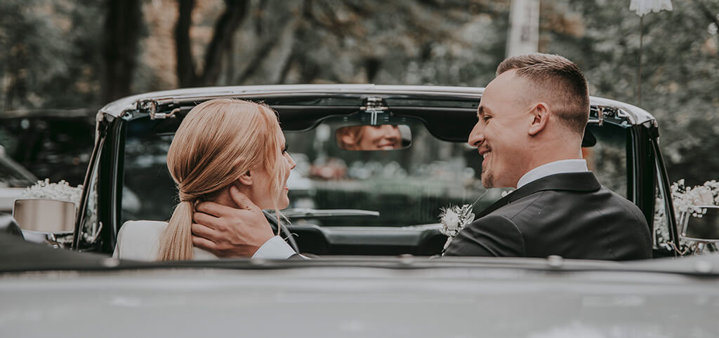 Gemeinsames Ankommen des Brautpaares an der Location