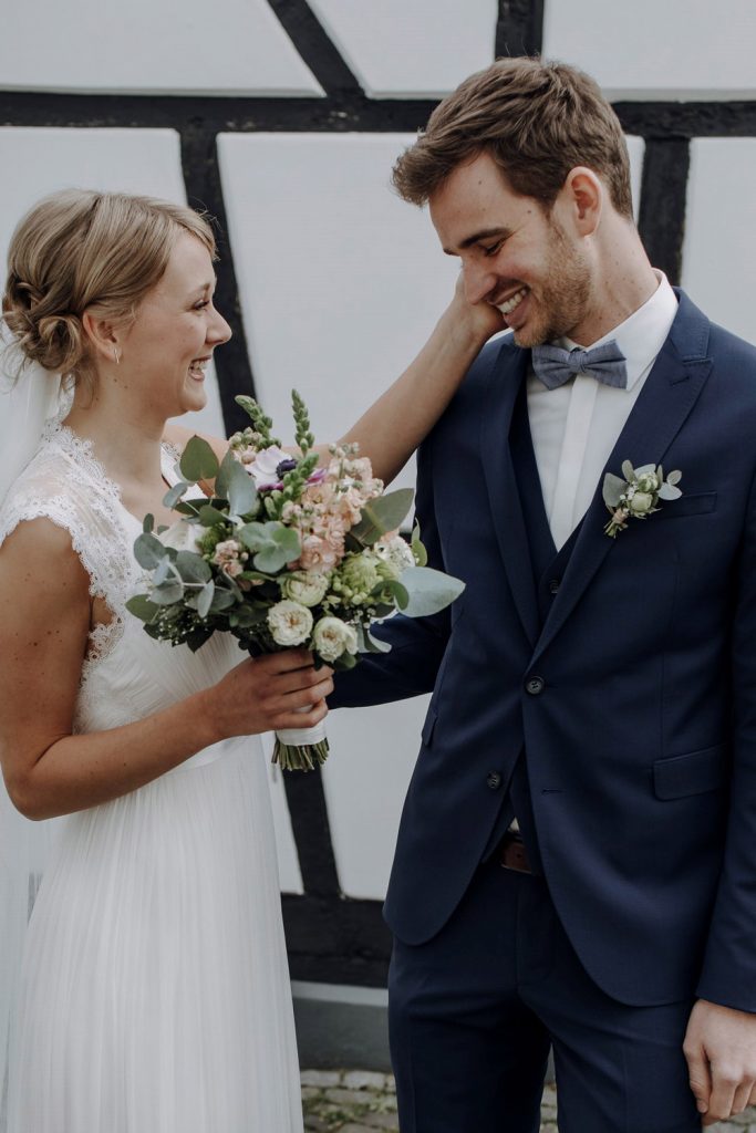 First-Look bei einem Paarshooting First-Look eines Paares