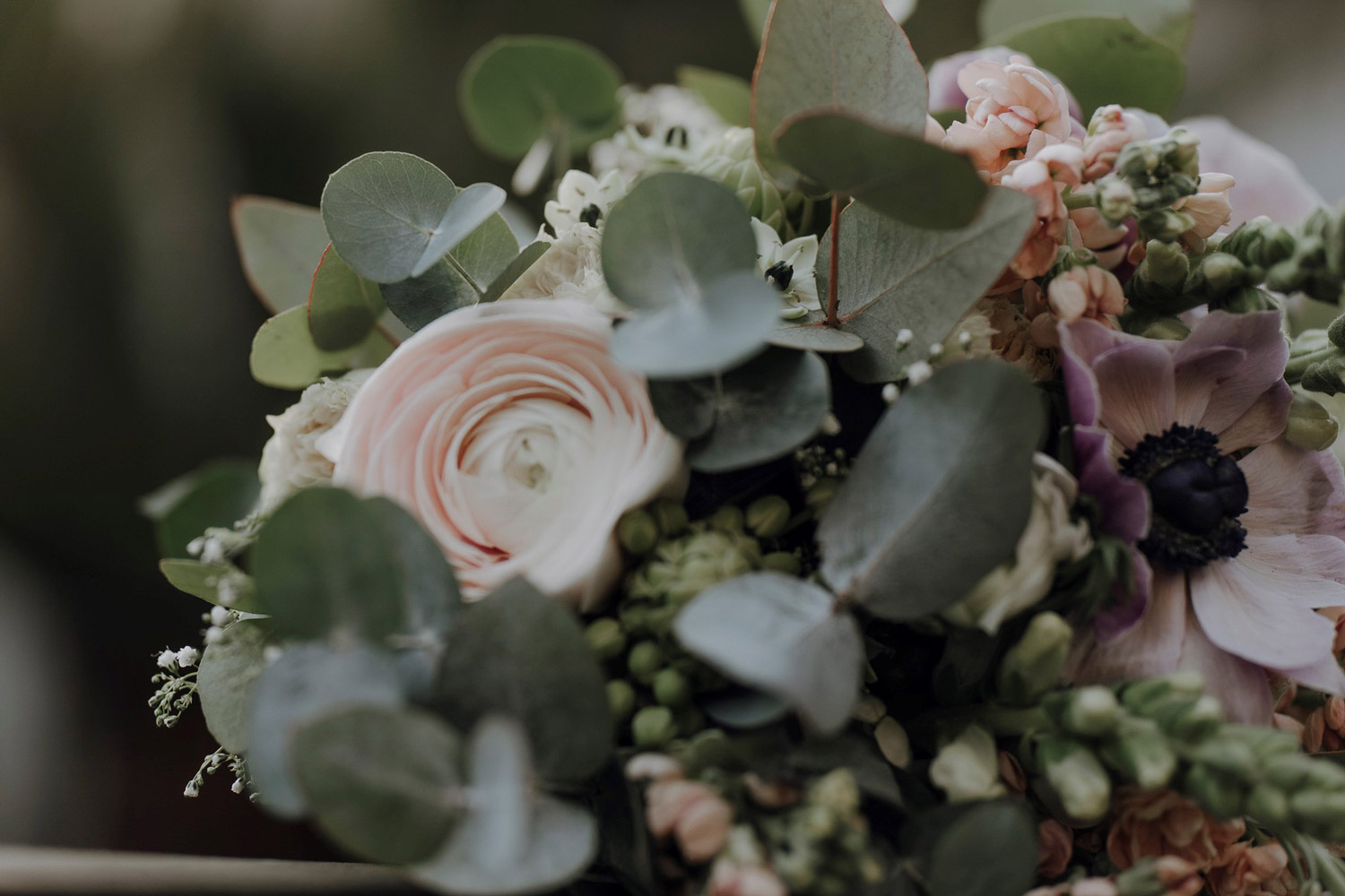 Brautstrauß in hellen Farben