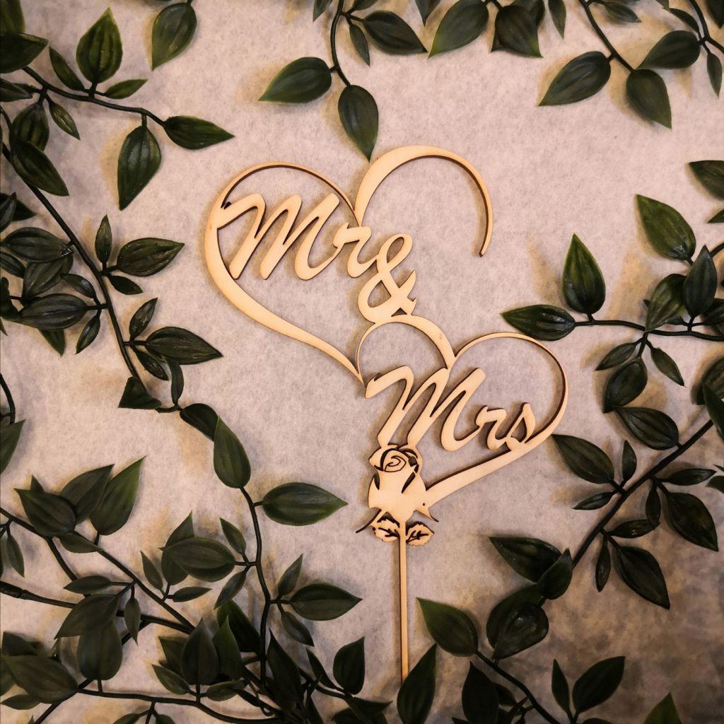 Cake Topper mit Schrift und Symbolen Cake Topper in individueller Schrift