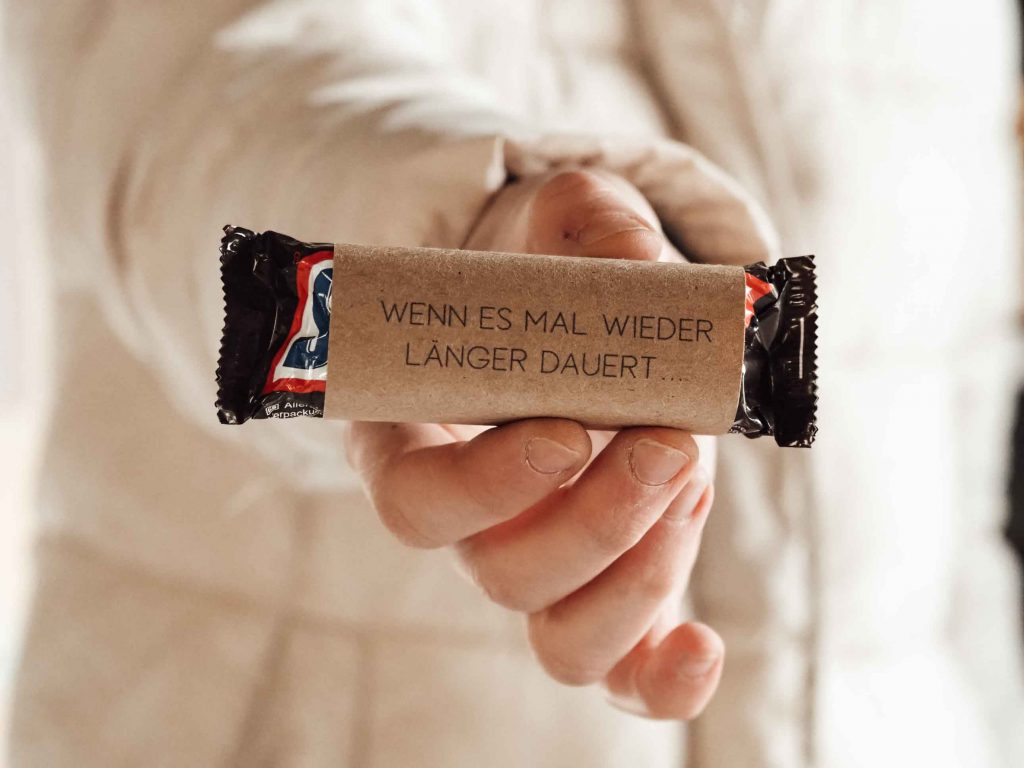 Gastgeschenke Schokoriegel für die Warztezeit