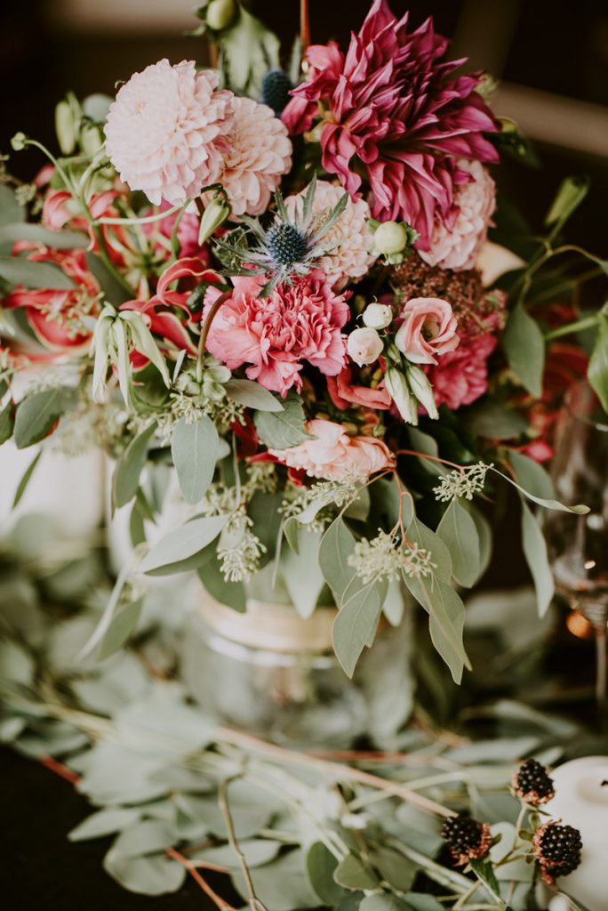 Farbkonzept mit hellen Farbtönen Blumen Farbkonzept mit hellen Farbtönen
