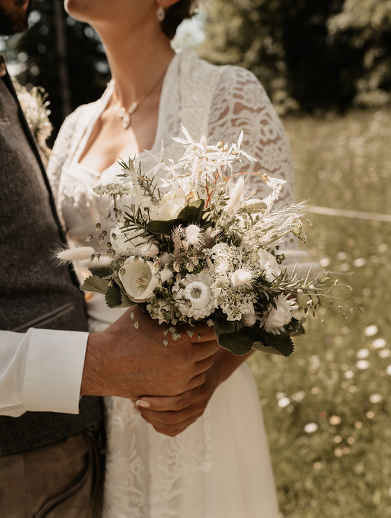 699c6a_584a99b3e5af4922b3095e140b97006a~mv2