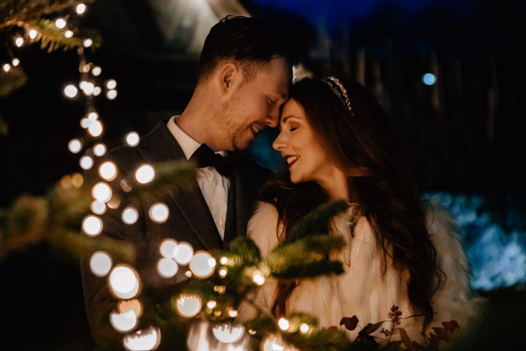 Nächtliches Beisammensein auf der Hochzeitsfeier