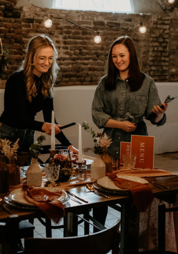 Julia & Annika von Ja-Weddings
