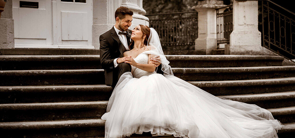 Ein Brautpaar während des Paarshootings