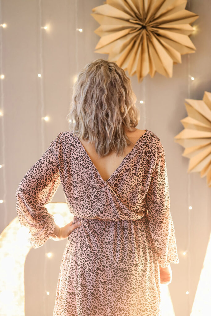 beautiful-girl-in-evening-dress-2022-01-05-23-34-41-utc