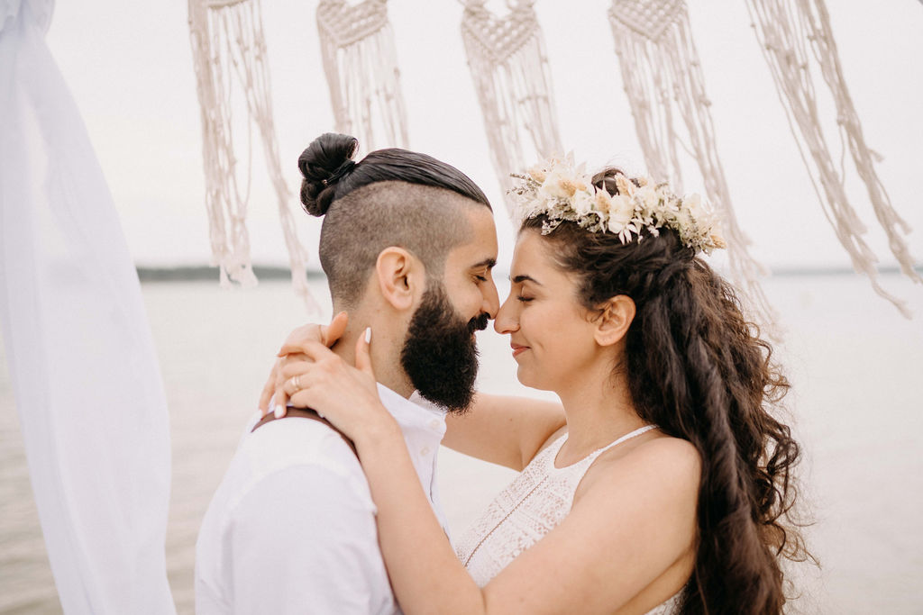 Gefühlvoller Moment des Brautpaares