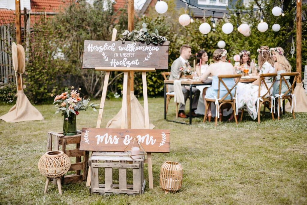 Eingansschild für die Gartenhochzeit Eingansschild für die Gartenhochzeit