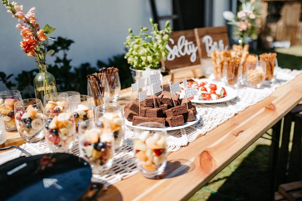 Beispiel einer Salty Bar mit Snacks Beispiel einer Salty Bar mit Snacks