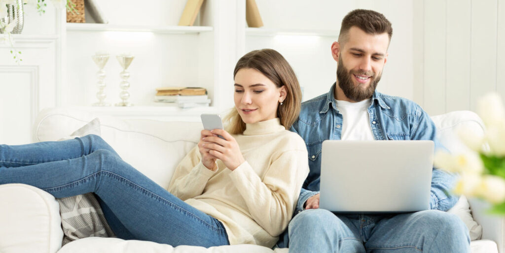 Brautpaar erstellt gemeinsam eine Wunschliste Brautpaar erstellt gemeinsam eine Wunschliste