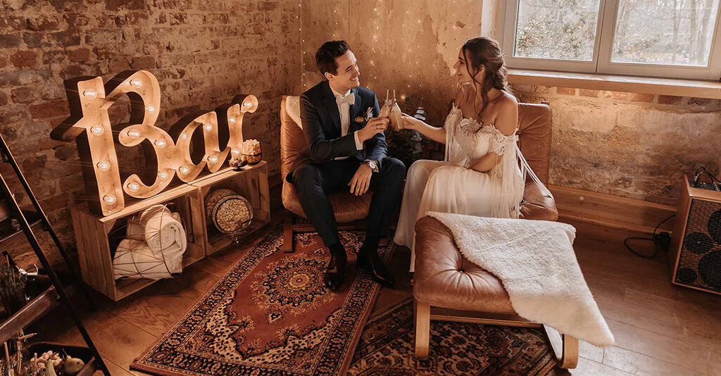 Kennenlernen in der Lounge bei einem Drink