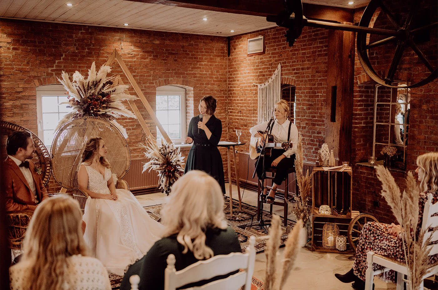 Hochzeitsgäste bei der Freien Trauung