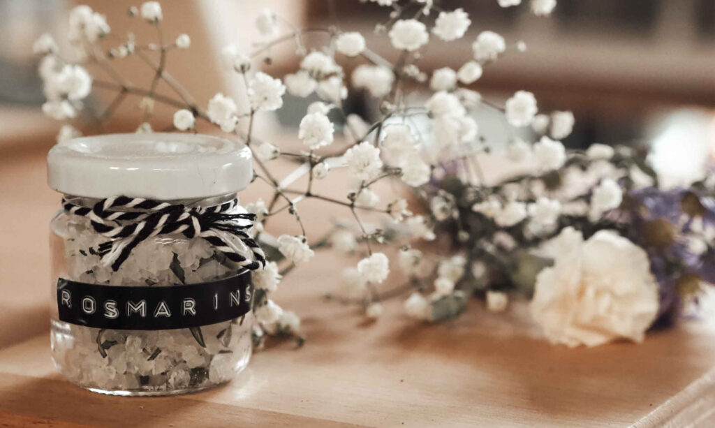 Selbstgemachtes Rosmarinsalz als Gastgeschenk Gastgeschenk Rosmarinsalz