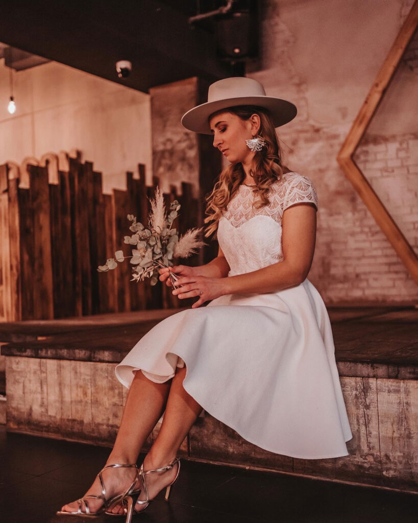 Braut wartet auf ihren Bräutigam Braut wartet auf ihren Bräutigam