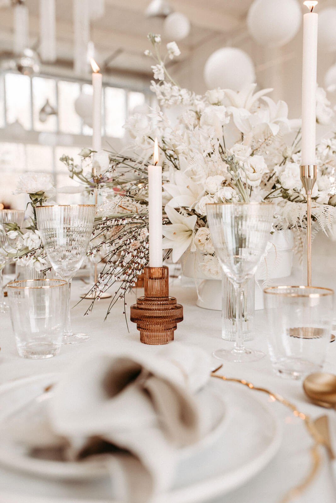 Dekoration eines Hochzeitstisches