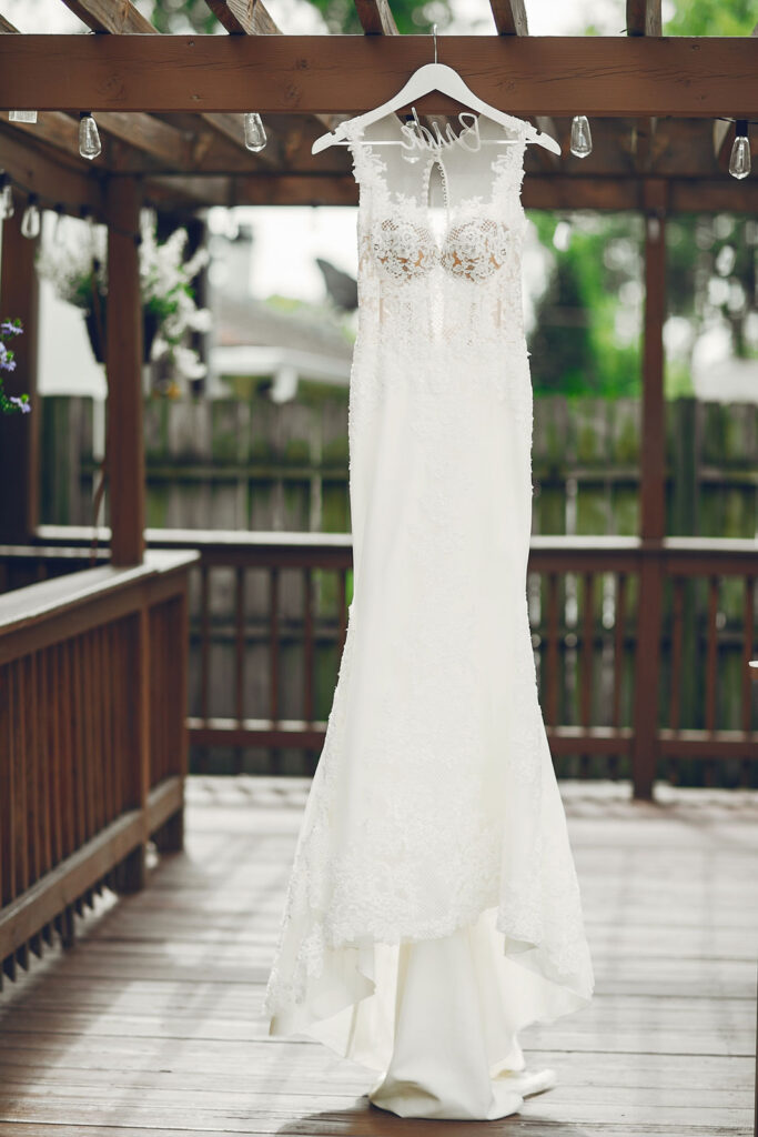 elegant-wedding-dress-2021-08-26-18-29-35-utc