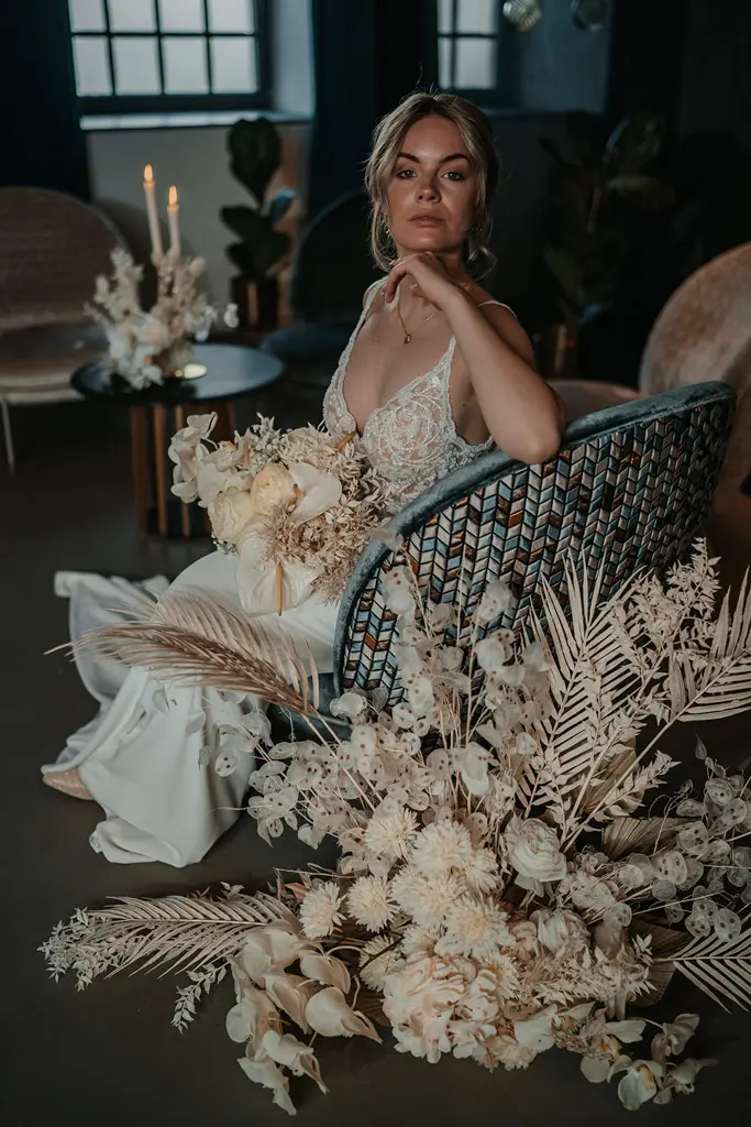 Braut entspannt in der Lounge Braut entspannt in der Lounge