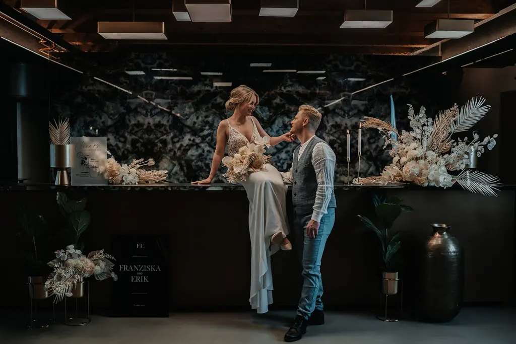 Brautpaar an der Bar Brautpaar an der Bar