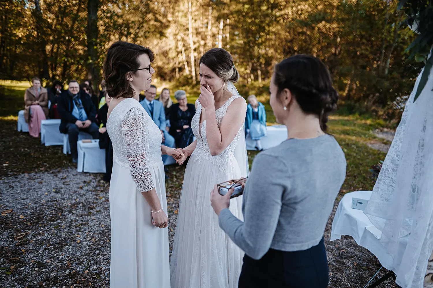 Hochzeitspaar bei der Trauzeremonie