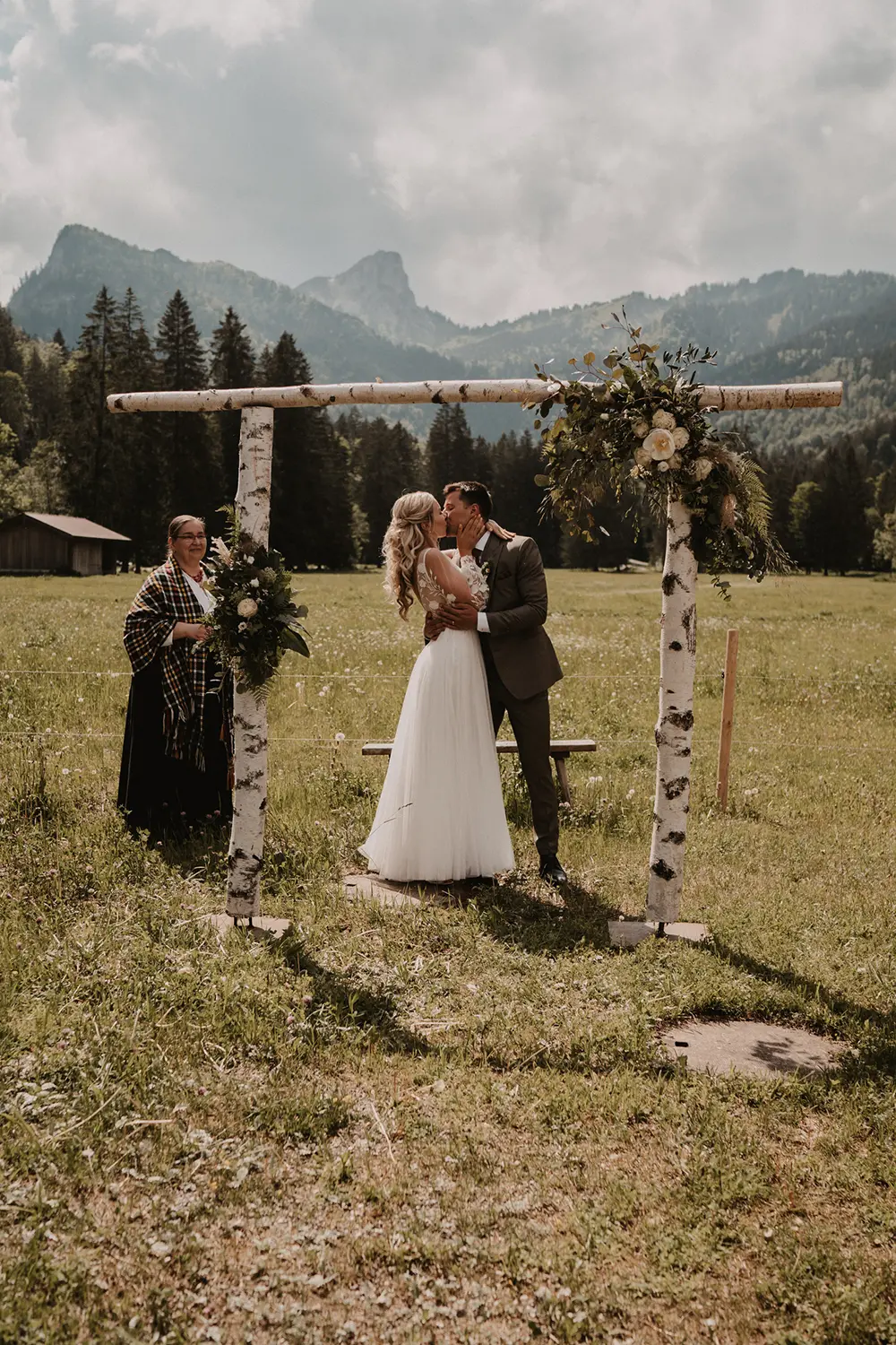 Kuss des Brautpaars nach dem Ja-Wort